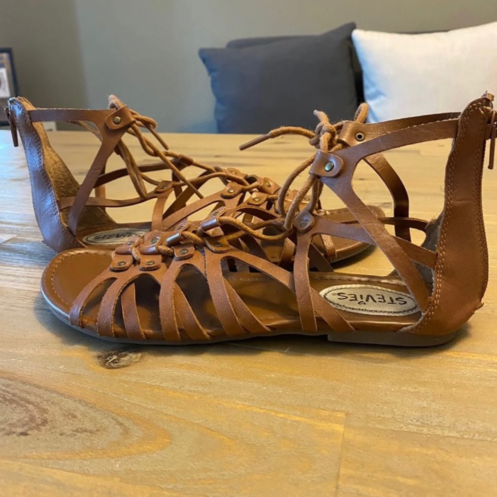 Brown, Lace up, Sandals. Size 5 (fits like 6)